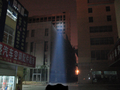 Zui新款警用強(qiáng)光手電、戰(zhàn)術(shù)手電配備Q5LED效果圖